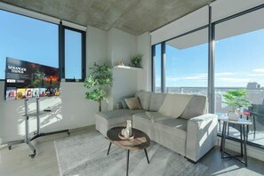 テレビ、書斎 / ワークスペース