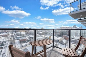 Property grounds - The Cowboy Downtown Calgary Central Condo (Calgary)