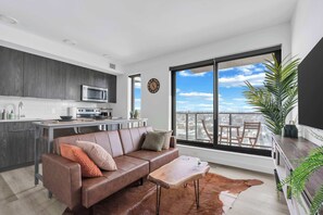 TV, offices - The Cowboy Downtown Calgary Central Condo (Calgary)