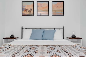 1 habitación, escritorio, tabla de planchar con plancha y wifi 