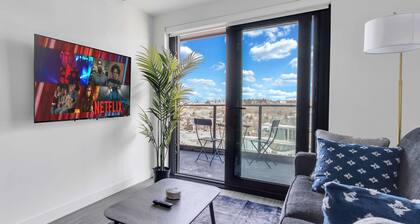 Golden Horizon Luxe Comfort & Iconic City Views