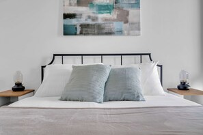 2 عدّة غرف نوم ومكتب ومكواة/لوح كي وواي فاي