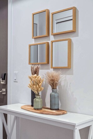 Interior - Central Calgary Riverside Haven (Calgary)