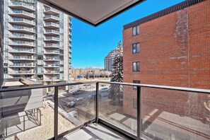 Property grounds - Central Calgary Riverside Haven (Calgary)