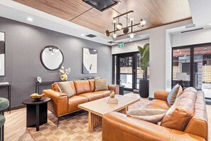 Interior - Central Calgary Riverside Haven (Calgary)