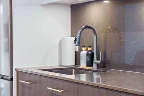 Interior - Central Calgary Riverside Haven (Calgary)