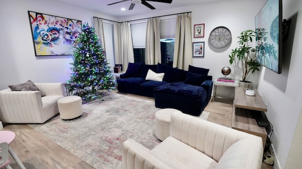 TV, fireplace