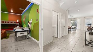 Villa familiar | Espacio para trabajar con un portátil, wifi gratis, ropa de cama