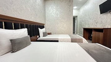 標準雙床房 | 防敏寢具、獨特設計、獨特裝修、書桌