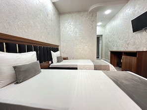 Standard Twin Room | Hypo-allergenic bedding, individually decorated, individually furnished
