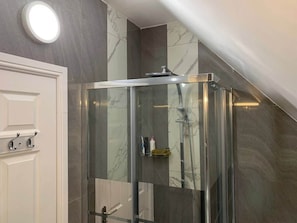 Een douche, een haardroger