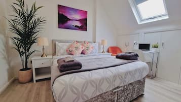 1 habitación, tabla de planchar con plancha, wifi y ropa de cama