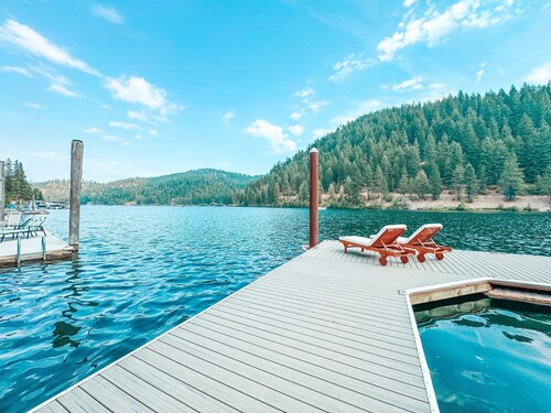 Welcome to your lakeside glamping retreat in Powderhorn Bay on Lake CDA!