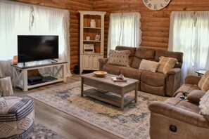 Smart TV, fireplace, table football - Cabin w/ Mini Horses, MTN Views, Fire Pit, Hot Tub (Sevierville)