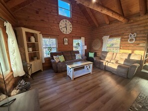 Téléviseur connecté, foyer, table de baby-foot