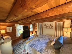 3 bedrooms, desk, iron/ironing board, travel cot - Cabin w/ Mini Horses, Fire Pit, Hot Tub, MTN Views (Sevierville)