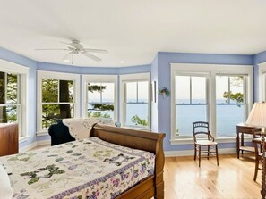5 bedrooms, iron/ironing board, WiFi, bed sheets
