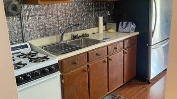 KĂŒhlschrank, Mikrowelle, Ofen, Herdplatte