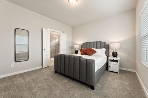 4 bedrooms, iron/ironing board, internet