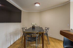 Basic Apartment | Dining