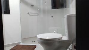 Apartamento básico | Comodidades do banheiro