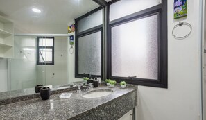 Basic Apartment | Bathroom