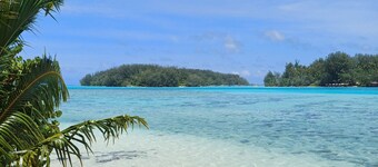 GAIA BEACH AND LAGOON - At Tiahura place