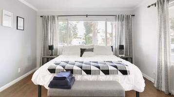 3 bedrooms, desk, iron/ironing board, travel crib