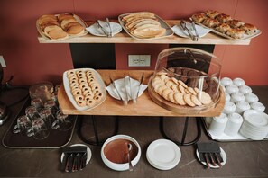 Free daily buffet breakfast - Magnus Hotel (Vlorë)