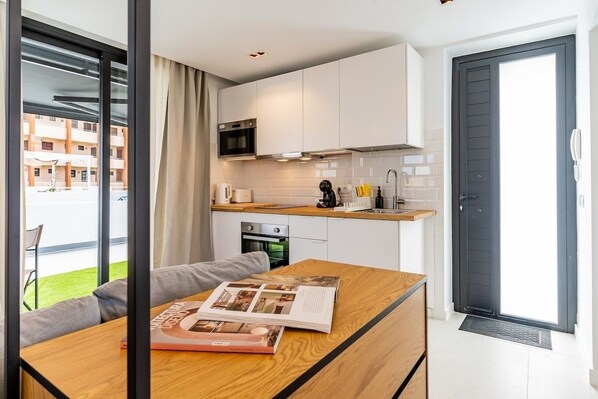 Fridge, microwave, oven, coffee/tea maker