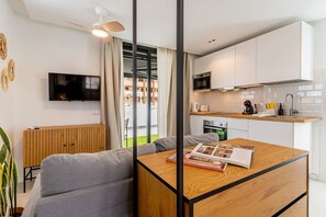 Fridge, microwave, oven, coffee/tea maker