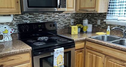 Welcome to Little Creek Ranch - A cozy cottage in charming Franklin