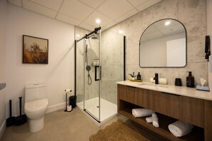 Sèche-cheveux, serviettes fournies