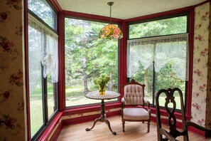 Interior - Marvelous lakefront 4-bedroom historical estate in Richfield with AC. (Richfield)