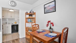 Apartamento, 1 cama de matrimonio grande con sofá cama (Kona Plaza#414) | Restauración