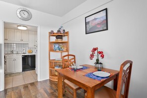 Condo, 1 King Bed with Sofa bed (Kona Plaza#414) | Dining - Kona Plaza#414 (Kailua-Kona)