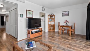 Apartamento, 1 cama de matrimonio grande con sofá cama (Kona Plaza#414) | Interior