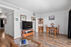 Condo, 1 King Bed with Sofa bed (Kona Plaza#414) | Interior - Kona Plaza#414 (Kailua-Kona)