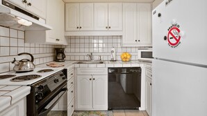 Apartamento, 1 cama de matrimonio grande con sofá cama (Kona Plaza#414) | Cocina privada