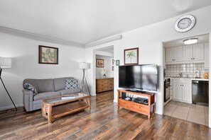 Condo, 1 King Bed with Sofa bed (Kona Plaza#414) | Living area - Kona Plaza#414 (Kailua-Kona)