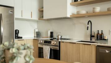 Fridge, microwave, oven, stovetop