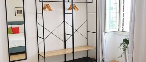 Apartment | In-room safe, iron/ironing board, free WiFi