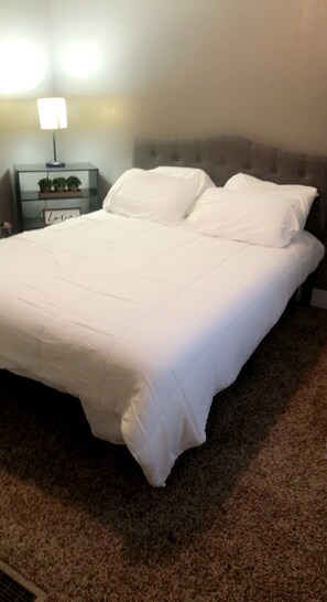 3 bedrooms, desk, iron/ironing board, free WiFi