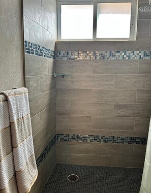 Hair dryer, towels, soap, toilet paper - Beautiful Authentic 3 bed / 1 Bath Large home in Oaxaca City (Oax.)