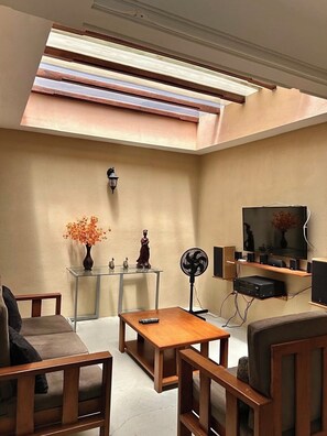 Smart TV, DVD player, stereo