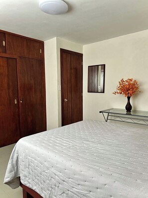 3 chambres, fer et planche à repasser, Wi-Fi gratuit, draps fournis