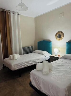 3 chambres, fer et planche à repasser, lit parapluie, Wi-Fi gratuit