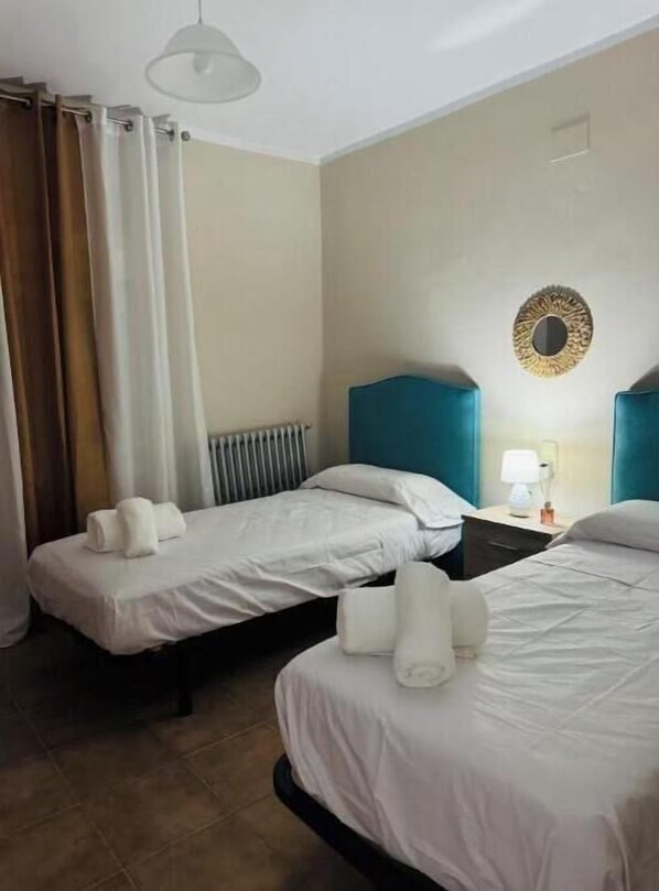 3 chambres, fer et planche à repasser, lit parapluie, Wi-Fi gratuit