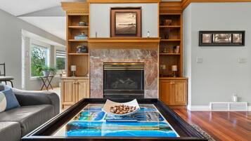 TV, fireplace, stereo