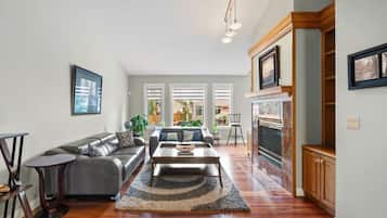 TV, fireplace, stereo